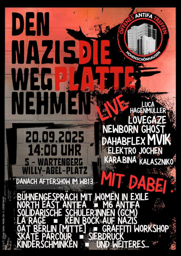 Ein Poster mit dem Text "Den Nazis die Platte wegnehmen". Im Hintergrund ein Hochhaus. Rechts oben ein Kreis mit "Offenes Antifa Treffen Hohenschönhausen". Darunter "20.09.2025, 14:00 Uhr, S-Wartenberg, Willy-Abel-Platz, danach Aftershow im WB13". Rechts stehen Bandnamen wie "Luca Hagenmüller, Lovegaze, Newborn Ghost, Dahabflex, MVIK, Elektro Jochen, Kara.bina und Kalaszniko". Unten: "Bühnengespräch mit Women in Exile, North East Antifa, M6 Antifa, Solidarische Schüler:innen (gcm), La Rage, Kein Bock auf Nazis, OAT Berlin (Mitte), Graffiti Workshop, Skate Parcour, Siebdruck, Kinderschminken und weiteres". Farben: Schwarz, Rot, und Weiß auf einem gesprenkelten Hintergrund.