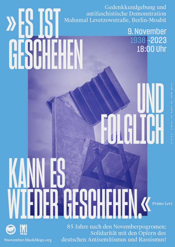 Plakat mit blauem Hintergrund, das ein Denkmal mit einem Davidstern zeigt. Der Text lautet: "Es ist geschehen und folglich kann es wieder geschehen." Veranstaltungsdetails in kleinerem Text.