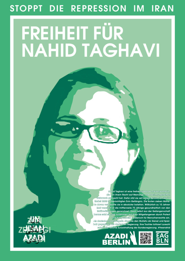 Ein Poster mit einem grünen Hintergrund zeigt ein illustriertes Porträt einer Frau mit Brille in verschiedenen Grüntönen. Oben steht in weißer Schrift: "Stoppt die Repression im Iran". Darunter in großen Buchstaben: "Freiheit für Nahid Taghavi". Im unteren Bereich befindet sich ein Textblock über Nahid Taghavi, ihre Inhaftierung und die Forderung nach ihrer Freilassung. Unten links steht "Jin Jiyan Azadi" und rechts "Azadi Berlin" neben einem QR-Code.