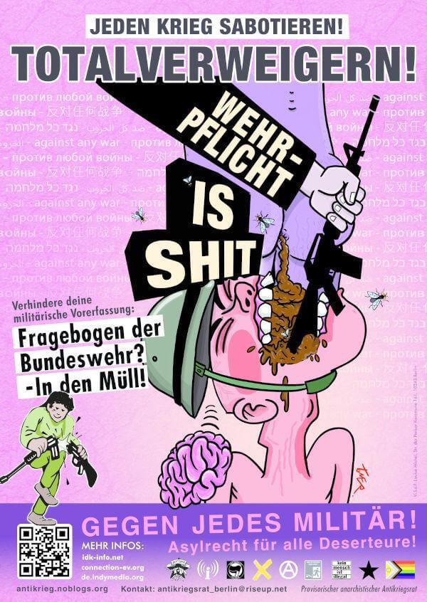 Ein Poster mit rosa Hintergrund zeigt eine gezeichnete Figur, die einen Helm trägt und von einer Gewehrmündung getroffen wird, aus der braune Flüssigkeit fließt. Text in Großbuchstaben lautet: "Jeden Krieg sabotieren! Totalverweigern! Wehrpflicht is shit." Unten steht: "Verhindere deine militärische Vorerfassung: Fragebogen der Bundeswehr? - In den Müll!" Unten auf lila Hintergrund: "Gegen jedes Militär! Asylrecht für alle Deserteure!" Weitere Infos und Links sind unten aufgeführt.