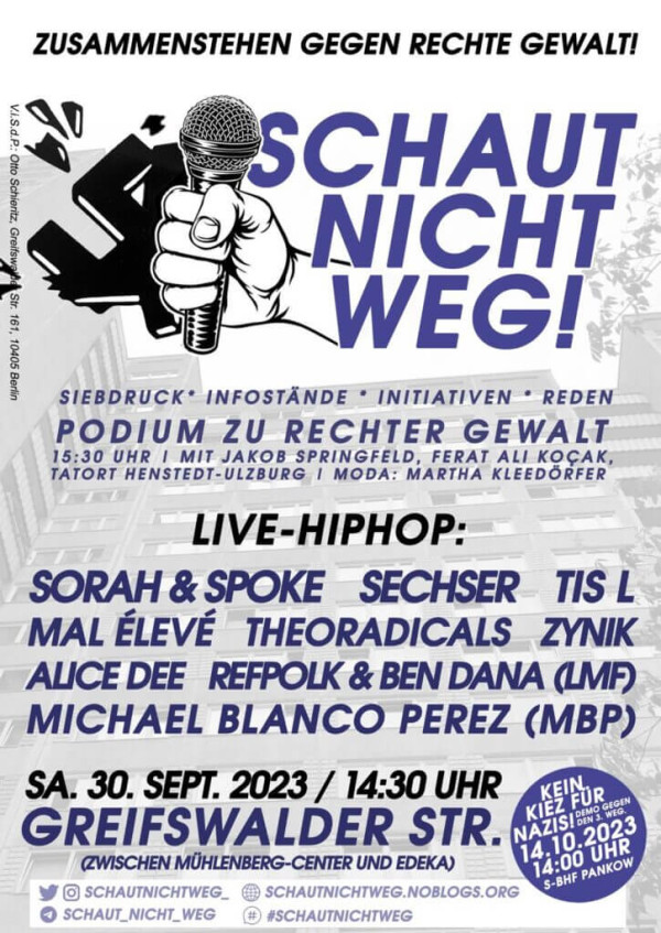 Das Plakat mit einem auffälligen Design zeigt eine Hand, die ein Mikrofon hält. Der Text lautet "Schaut nicht weg!" in Lila, darunter stehen in Schwarz Veranstaltungshinweise. Der Hintergrund zeigt eine Gebäudefassade.