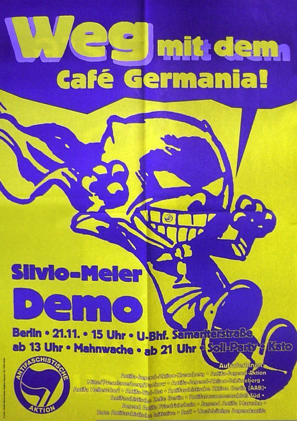Ein Poster mit gelbem Hintergrund und blauer Schrift. Oben steht: "Weg mit dem Café Germania!". Darunter ist eine illustrierte, blaue Figur mit grimmigem Gesicht und geballten Fäusten, die dynamisch dargestellt ist. Unten links steht: "Silvio-Meier Demo", gefolgt von "Berlin, 21.11., 15 Uhr, U-Bhf. Samariterstraße, ab 13 Uhr Mahnwache, ab 21 Uhr Soli-Party Kato". Links unten ist ein Logo mit "Antifaschistische Aktion". Der Gesamteindruck ist lebhaft und kontrastreich.