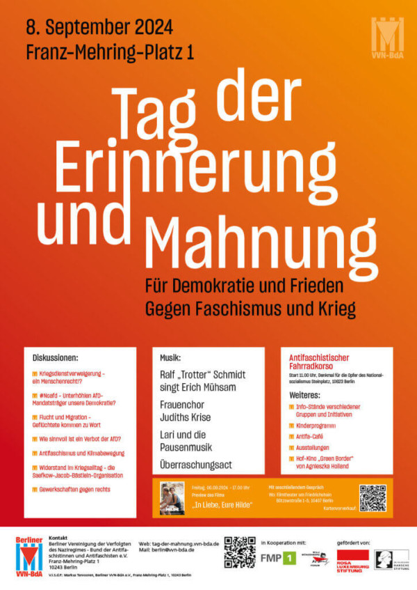 Ein Poster mit orange-rotem Farbverlauf. Oben steht: "8. September 2024, Franz-Mehring-Platz 1". In großer weißer Schrift: "Tag der Erinnerung und Mahnung". Darunter: "Für Demokratie und Frieden gegen Faschismus und Krieg". Links unten sind Diskussionen aufgeführt, rechts Musik-Acts. Rechts oben: "Antifaschistischer Fahrradkorso". Unten sind Logos und Kontaktinformationen der Veranstalter. Ein kleineres Bild zeigt eine Filmvorschau.