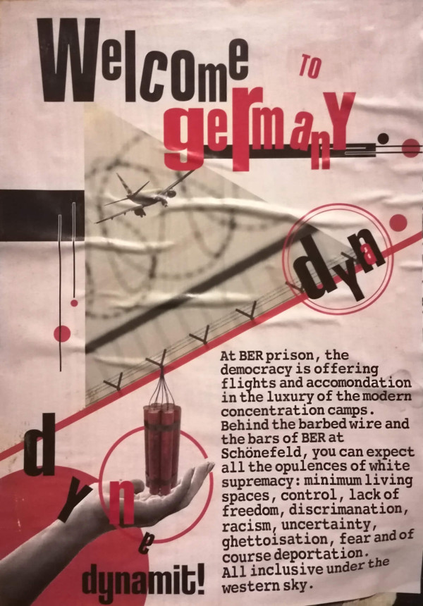 Ein Poster mit dem Text "Welcome to Germany" in großen schwarzen und roten Buchstaben. Im Hintergrund ist ein Flugzeug vor Stacheldraht abgebildet. Unten rechts steht in kleinerer Schrift: "At BER prison, the democracy is offering flights and accommodation in the luxury of the modern concentration camps..." Eine Hand hält Dynamitstäbe. Die Farben sind hauptsächlich Schwarz, Rot und Weiß.
