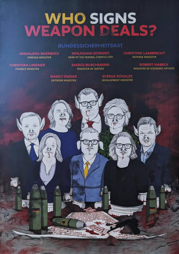 Ein Poster mit einer Zeichnung von acht Personen in Anzügen und Kleidern, alle mit Schweinegesichtern. Oben steht in gelber und weißer Schrift: "Who signs weapon deals?". Darunter in roter Schrift: "Bundessicherheitsrat". Die Namen und Titel der Personen sind in Rot und Blau geschrieben, z.B. Annalena Baerbock, Außenministerin. Im Vordergrund liegen Raketen und ein Dokument. Der Hintergrund ist dunkel und verschwommen, mit roter und schwarzer Farbgebung.