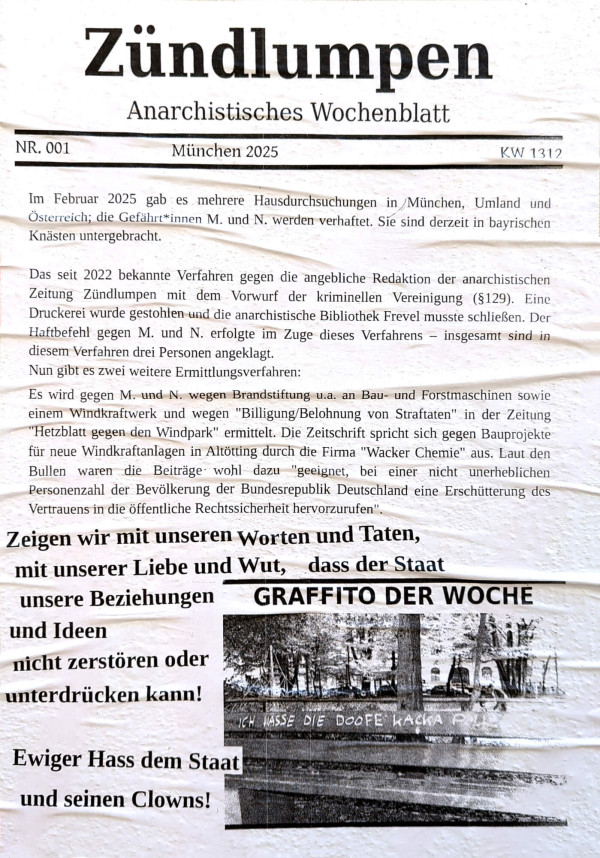 Das Poster trägt den Titel "Zündlumpen Anarchistisches Wochenblatt" in schwarzem, fettem Text. Es ist mit "NR. 001 München 2025 KW 1312" datiert. Der Hintergrund ist weiß mit einer strukturierten Oberfläche. Der Text beschreibt polizeiliche Ermittlungsschritte gegen anarchistische Aktivitäten. Unten ist ein Schwarz-Weiß-Bild mit dem Titel "GRAFFITO DER WOCHE", das Graffiti mit dem Text "Ich hasse die doofe Kacka Polizei" zeigt. Die Gestaltung ist schlicht, mit schwarzem Text auf weißem Grund.